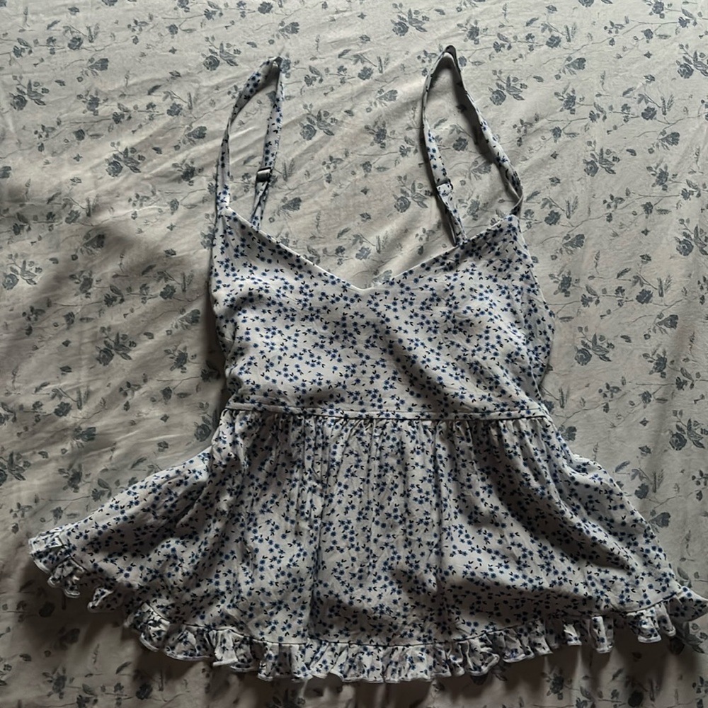 hollister floral print babydoll cropped-top(not for sale on website anymore)
